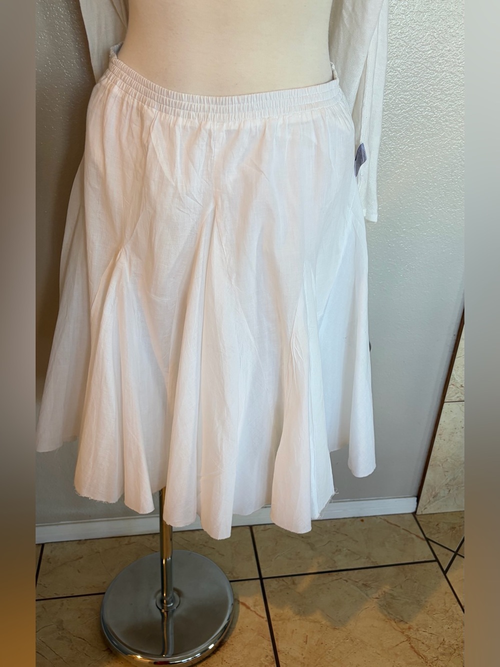 GUESS White Circle Skirt with Elastic Waist